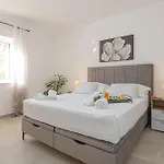 House Pod Suncem Apartment
