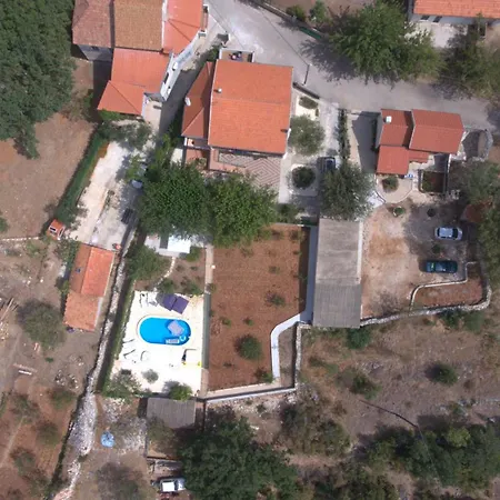 Apartment House Pod Suncem