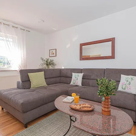 House Pod Suncem Apartment *